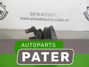 Used Power steering pump Mercedes Vito (638.0) 2.2 CDI 110 16V Price € 42,00 Margin scheme offered by Autoparts Pater