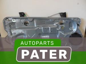 Używane Mechanizm szyby lewej przedniej wersja 2-drzwiowa Volkswagen Polo IV (9N1/2/3) 1.4 TDI 70 Cena € 31,50 Procedura marży oferowane przez Autoparts Pater
