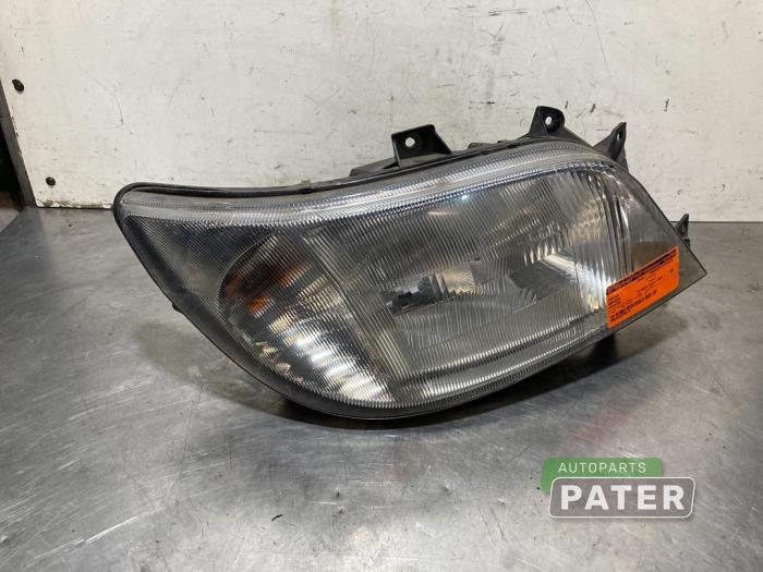 Headlight, right from a Mercedes-Benz Sprinter 4t (904) 416 CDI 20V 2002