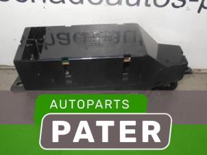 Usados Interruptor combinado de ventanillas Hyundai Lantra/Elantra II 1.6i GLS 16V Precio de solicitud ofrecido por Autoparts Pater