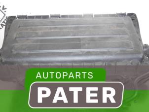 Używane Obudowa filtra powietrza Seat Ibiza III (6L1) 1.4 16V 85 Cena € 42,00 Procedura marży oferowane przez Autoparts Pater