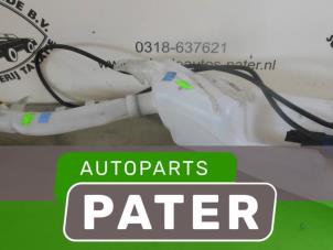 Used Front windscreen washer reservoir Renault Clio III (BR/CR) 1.5 dCi FAP Price € 42,00 Margin scheme offered by Autoparts Pater