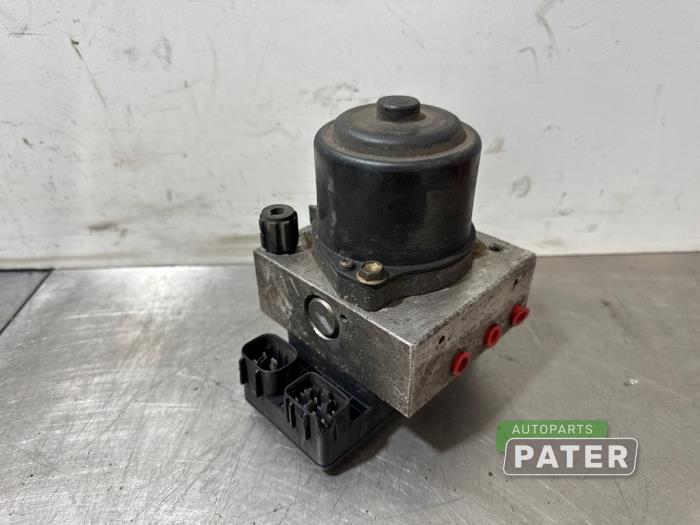 Begagnade ABS-pump Toyota HiAce II 2.5 D4-D 100 4x4 Kat. Pris € 26,25 Marginaltabell erbjuds av Autoparts Pater