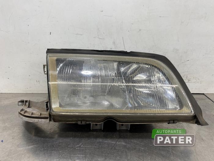 Używane Reflektor prawy Mercedes C Combi (S202) 2.2 C-200 CDI 16V Cena € 42,00 Procedura marży oferowane przez Autoparts Pater