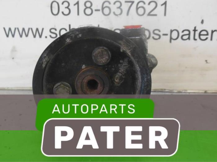 Power steering pump from a Iveco New Daily IV 29L10V 2007