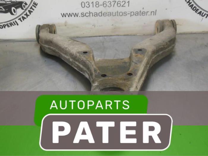 Front lower wishbone, right from a Iveco New Daily IV 29L10V 2007