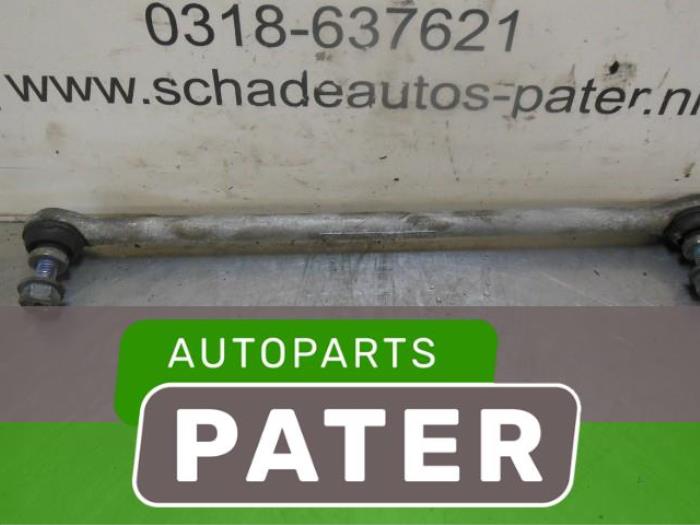 Bielette barre stabilisatrice d'un Peugeot 208 I (CA/CC/CK/CL) 1.2 12V e-THP PureTech 110 2014