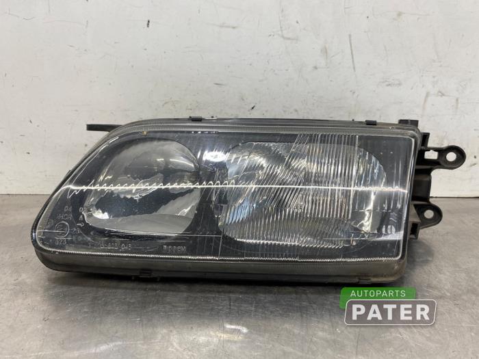 Używane Reflektor lewy Mazda 626 (GW19) 2.0i 16V GLX Cena € 26,25 Procedura marży oferowane przez Autoparts Pater