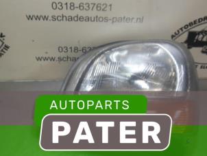 Używane Reflektor lewy Renault Kangoo (KC) 1.9 D 55 Cena € 36,75 Procedura marży oferowane przez Autoparts Pater