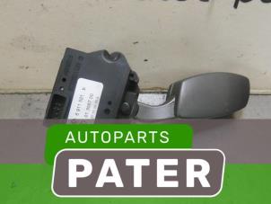 Używane Obsluga tempomatu BMW 7 serie (E65/E66/E67) 740d V8 32V Cena € 36,75 Procedura marży oferowane przez Autoparts Pater