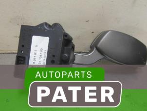 Usados Interruptor de indicador de dirección BMW 7 serie (E65/E66/E67) 740d V8 32V Precio € 36,75 Norma de margen ofrecido por Autoparts Pater