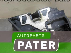 Used Front door lock mechanism 4-door, right BMW 7 serie (E65/E66/E67) 740d V8 32V Price € 105,00 Margin scheme offered by Autoparts Pater