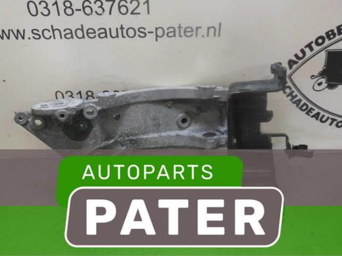 Alternator upper bracket from a Ford S-Max (GBW) 2.0 TDCi 16V 140 2007