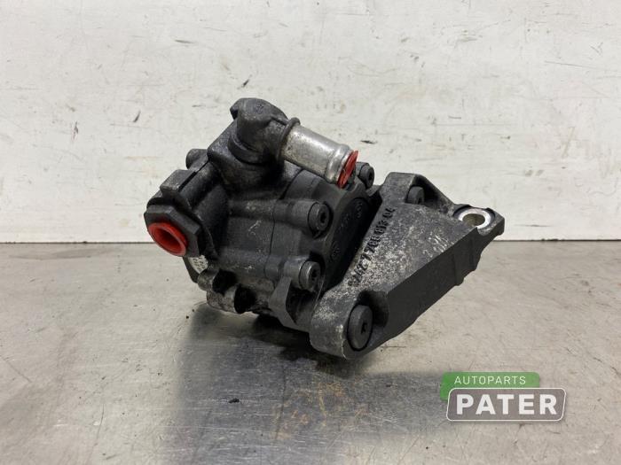 Usagé Pompe de direction BMW 7 serie (E65/E66/E67) 740d V8 32V Prix € 52,50 Règlement à la marge proposé par Autoparts Pater