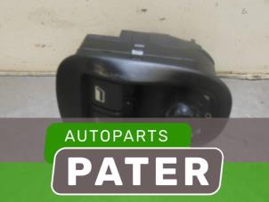 Usados Interruptor combinado de ventanillas Peugeot 206 (2A/C/H/J/S) 1.4 XR,XS,XT,Gentry Precio € 26,25 Norma de margen ofrecido por Autoparts Pater