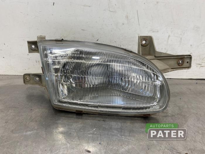 Używane Reflektor prawy Hyundai Accent II/Excel II/Pony 1.3i 12V Cena € 26,25 Procedura marży oferowane przez Autoparts Pater