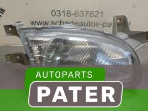 Używane Reflektor prawy Hyundai Accent II/Excel II/Pony 1.3i 12V Cena € 26,25 Procedura marży oferowane przez Autoparts Pater