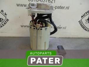 Used Petrol pump Renault Laguna II (BG) 2.0 16V Price € 63,00 Margin scheme offered by Autoparts Pater