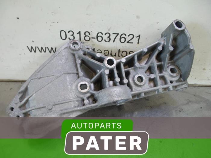Air conditioning bracket from a Renault Megane III Berline (BZ) 1.5 dCi 110 2012