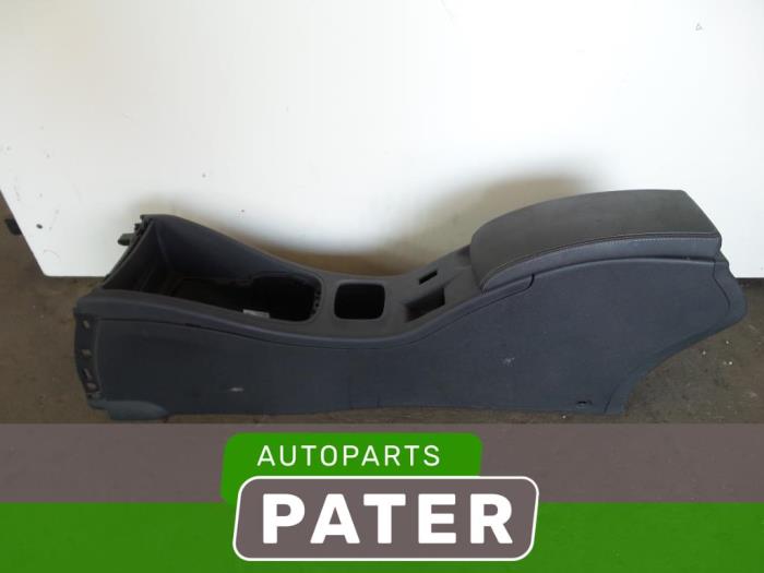 Middle console from a Renault Megane III Berline (BZ) 1.5 dCi 110 2012