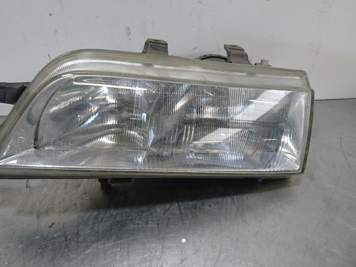 Headlight, left from a Rover Tourer {400} 1.6i 16V 1999