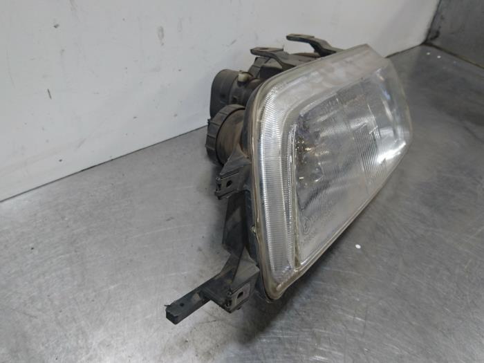 Headlight, left from a Rover Tourer {400} 1.6i 16V 1999