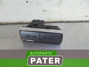 Usados Interruptor de calefactor luneta Ford Transit Connect 1.8 TDCi 90 Precio € 19,06 IVA incluido ofrecido por Autoparts Pater