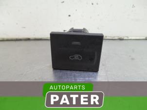Used Airflow switch Ford Transit Connect 1.8 TDCi 90 Price € 12,71 Inclusive VAT offered by Autoparts Pater