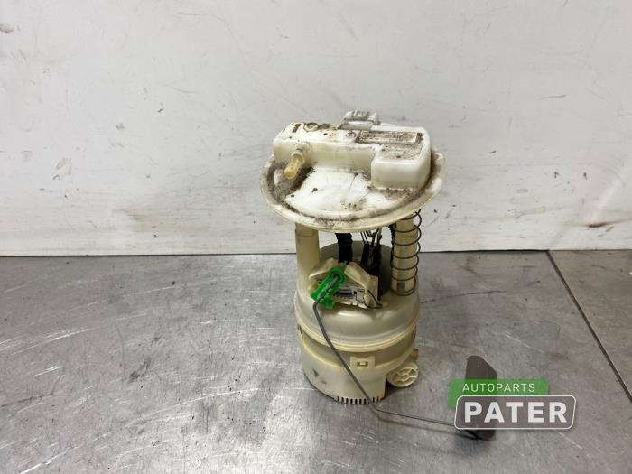 Begagnade Bensinpump Renault Clio III (BR/CR) 1.2 16V 75 Pris € 21,00 Marginaltabell erbjuds av Autoparts Pater