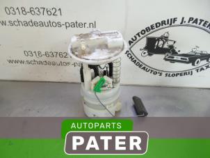 Used Petrol pump Renault Clio III (BR/CR) 1.2 16V 75 Price € 68,25 Margin scheme offered by Autoparts Pater