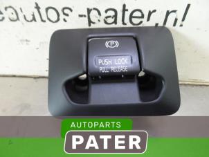 Usados Interruptor de freno de mano Volvo V60 I (FW/GW) 1.6 T3 16V Precio € 52,50 Norma de margen ofrecido por Autoparts Pater