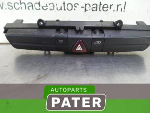 Używane Przelacznik swiatel awaryjnych Mercedes Sprinter 3,5t (906.63) 315 CDI 16V Cena € 50,82 Z VAT oferowane przez Autoparts Pater