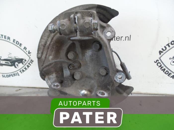 Knuckle, front right from a BMW 1 serie (E87/87N) 116i 1.6 16V 2006