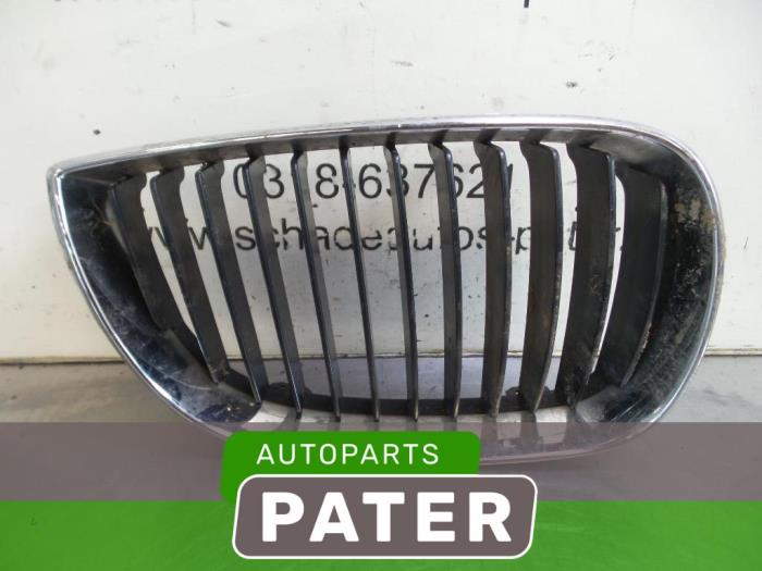 Begagnade Grill BMW 1 serie (E87/87N) 116i 1.6 16V Pris € 21,00 Marginaltabell erbjuds av Autoparts Pater