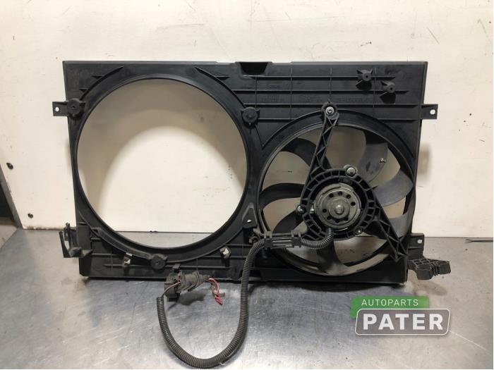 Używane Wentylator Seat Leon (1M1) 1.6 16V Cena € 21,00 Procedura marży oferowane przez Autoparts Pater