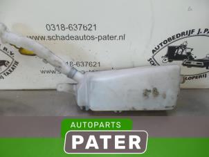Used Front windscreen washer reservoir Renault Clio III (BR/CR) 1.5 dCi 70 Price € 52,50 Margin scheme offered by Autoparts Pater