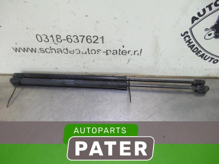 Set of tailgate gas struts from a Hyundai i30 Crosswagon (WWH) 1.6 CRDi 16V VGT LP 2009