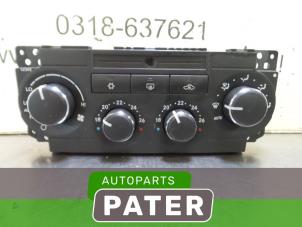 Used Climatronic panel Jeep Grand Cherokee (WH/WK) 3.0 CRD V6 24V 4x2 Price € 131,25 Margin scheme offered by Autoparts Pater