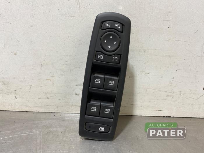 Usados Interruptor combinado de ventanillas Renault Megane III Grandtour (KZ) 1.5 dCi 110 Precio € 21,00 Norma de margen ofrecido por Autoparts Pater