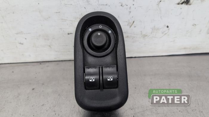 Usados Interruptor combinado de ventanillas Renault Kangoo Express (FW) 1.5 dCi 75 Precio € 19,06 IVA incluido ofrecido por Autoparts Pater