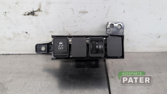 Usados Interruptor Nissan Qashqai (J11) 1.2 DIG-T 16V Precio € 15,75 Norma de margen ofrecido por Autoparts Pater