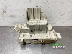 Begagnade Dörrlåsmekanism, 4-dörrars, vänster bak Ford Mondeo III 1.8 16V Pris € 10,50 Marginaltabell erbjuds av Autoparts Pater