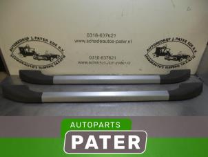Używane Zestaw relingów dachowych Ford Fiesta 5 (JD/JH) 1.4 16V Cena € 105,00 Procedura marży oferowane przez Autoparts Pater