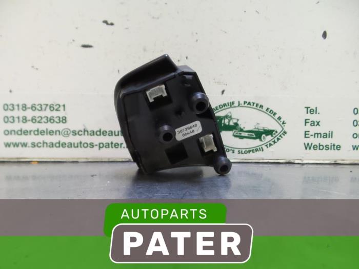 Steering wheel mounted radio control from a Volvo S80 (AR/AS) 2.5 T Turbo 20V 2007