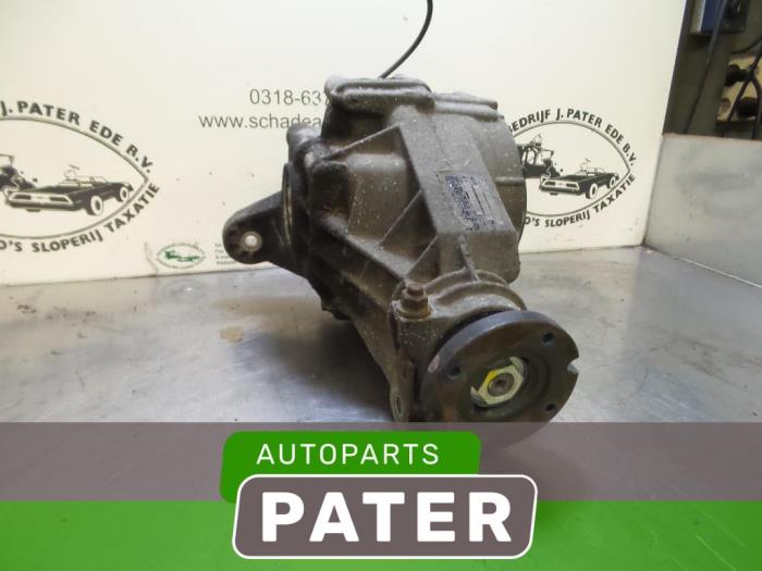 Rear differential from a Mercedes-Benz ML I (163) 320 3.2 V6 18V Autom. 2002