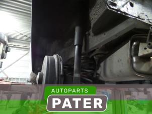 Używane Amortyzator lewy tyl Renault Twingo II (CN) 1.2 16V Cena € 26,25 Procedura marży oferowane przez Autoparts Pater