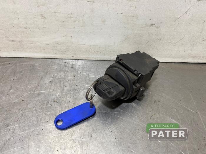 Używane Stacyjka + Kluczyk BMW 5 serie (E60) 530d 24V Cena € 26,25 Procedura marży oferowane przez Autoparts Pater