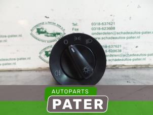 Usados Interruptor de luz Volkswagen Polo III (6N2) 1.9 SDI Precio € 15,75 Norma de margen ofrecido por Autoparts Pater