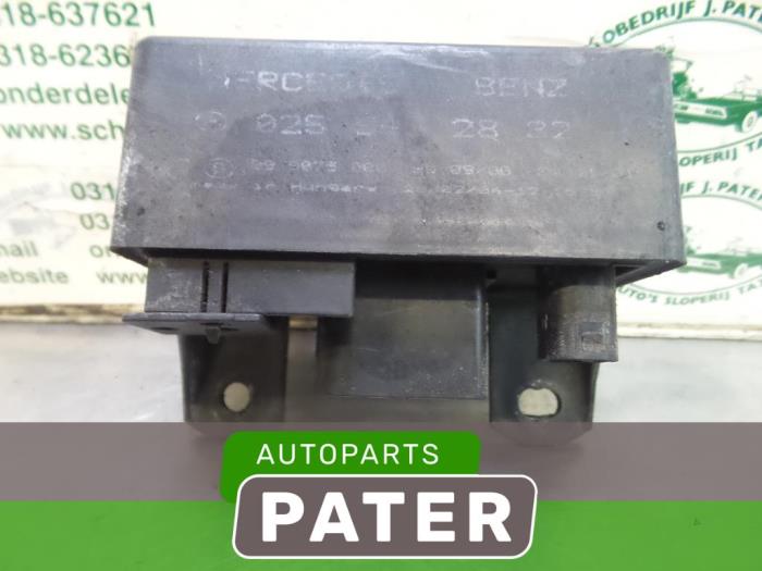 Used Mercedes E (W211) 2.2 E220 CDI 16V Glow plug relay 0255452832