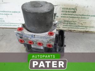 Usados Bomba ABS Nissan Primera (P12) 2.2 dCi 16V Precio € 26,25 Norma de margen ofrecido por Autoparts Pater